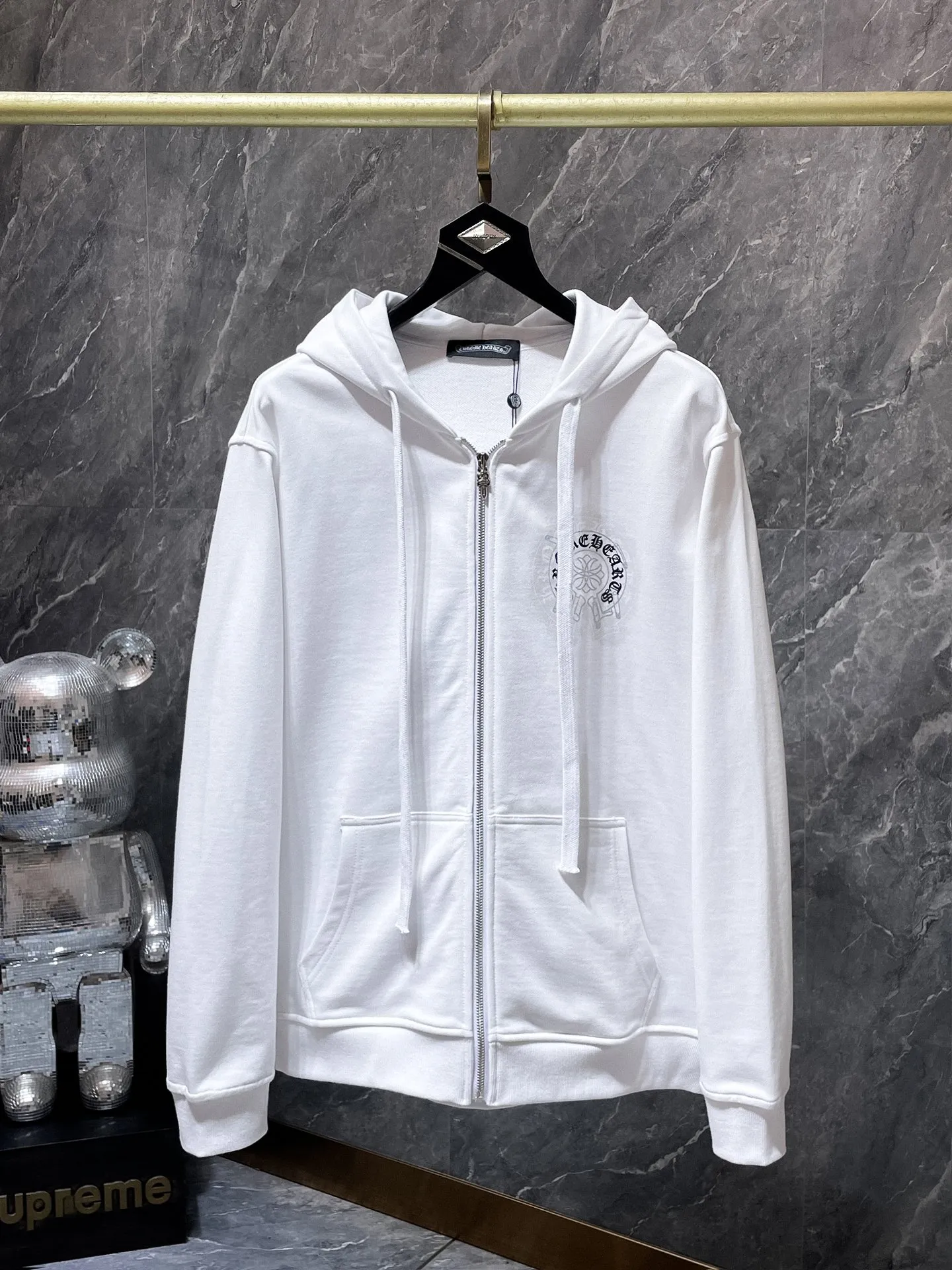 P250 Chrome Hearts Autumn and Winter 2025 Counter Synchronization ❤️ Chrome Sanskrit Cross Foamed Sweatshirt Improved Customized Version 1:1 High-Gram Weight High-Quality Fabric Recommended Color: White Black Size: S, M, L, XL